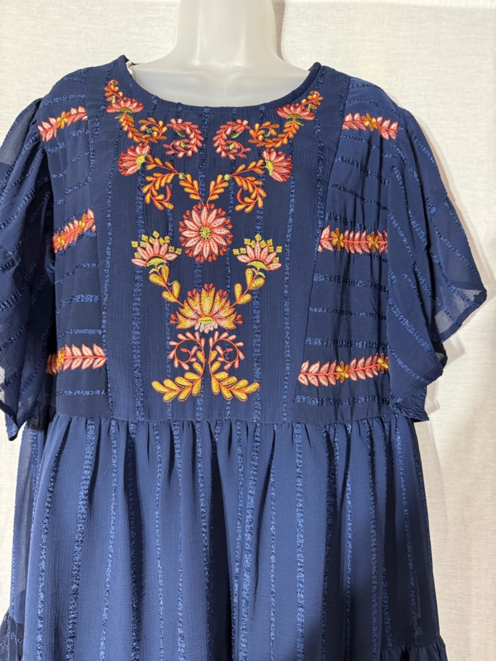 entro Navy Floral Embroidered Tiered Dress Size Large - Picture 3 of 12